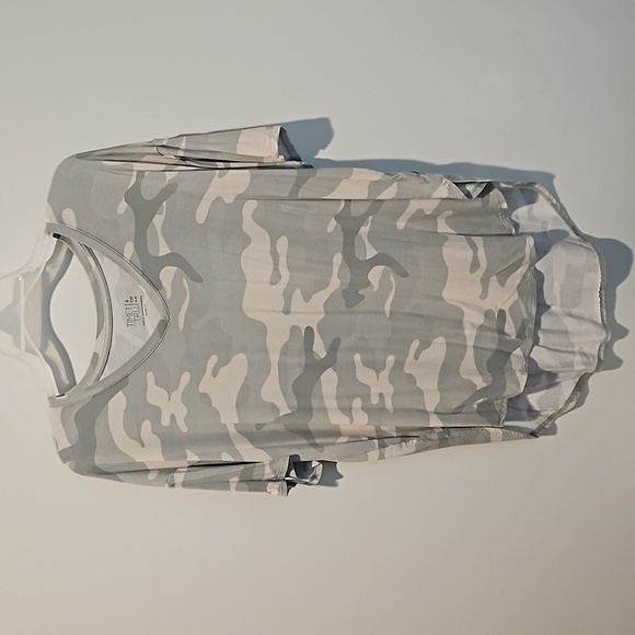 Time and Tru Tops - Time and Tru Camouflage V-neck Tunic top